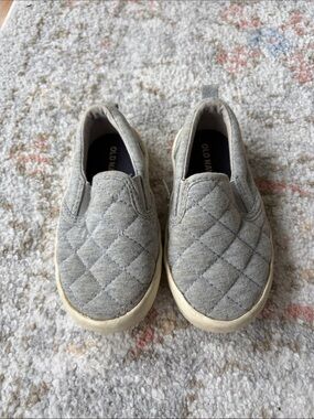 Old Navy baby/toddler Quilted Slip-On Sneakers in Light Gray